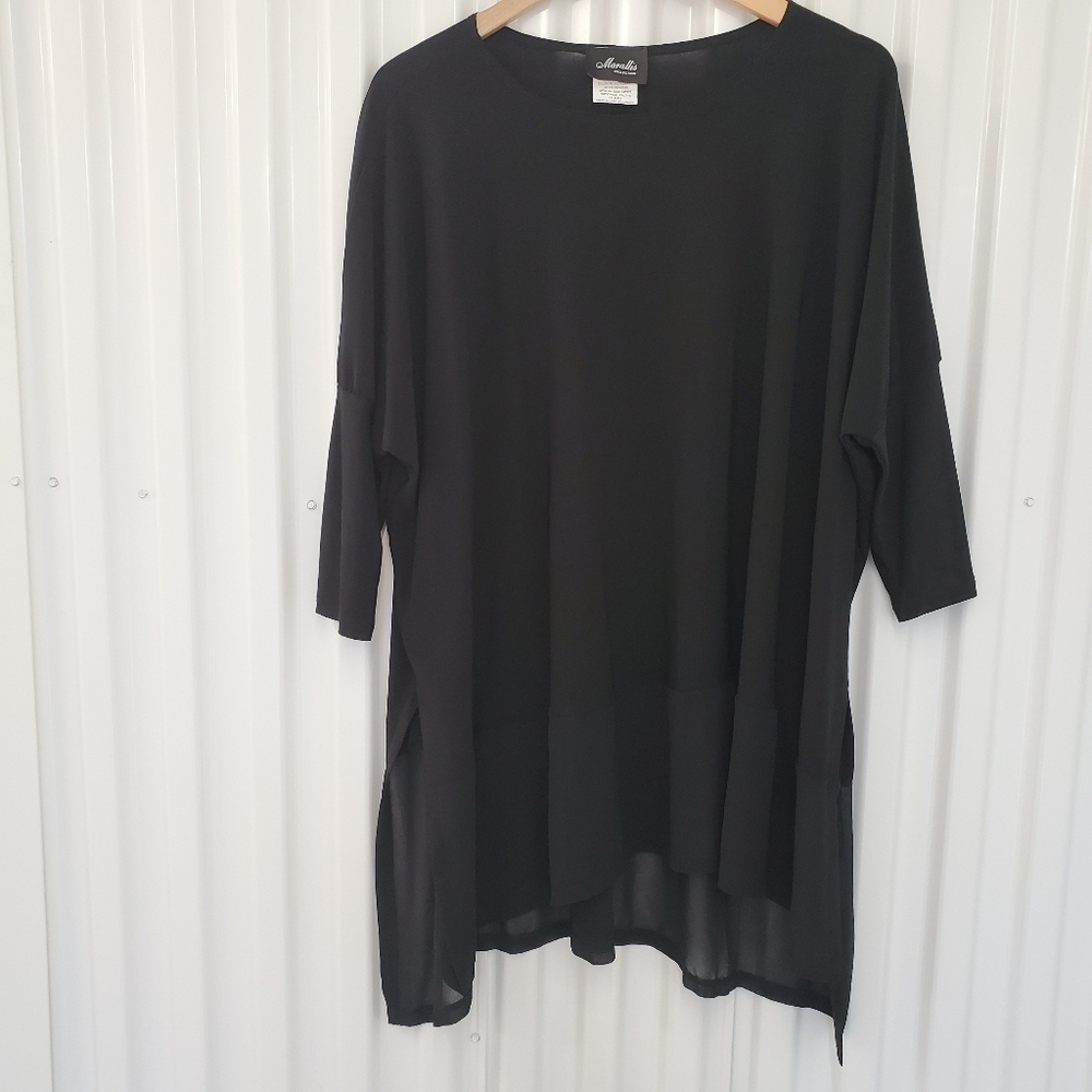 Marallis | Classic Black Blouse